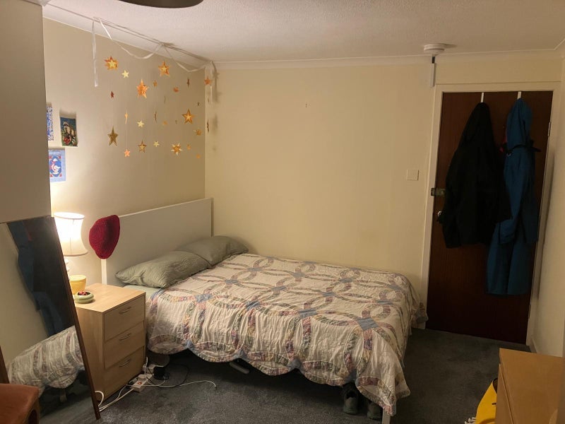 Room Stewartville Street in Glasgow