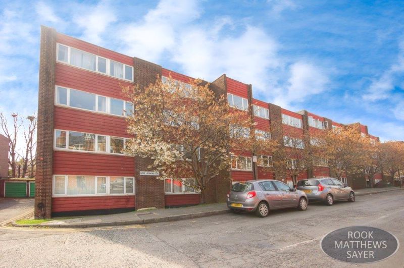 Flat Coniston Avenue in Newcastle upon Tyne