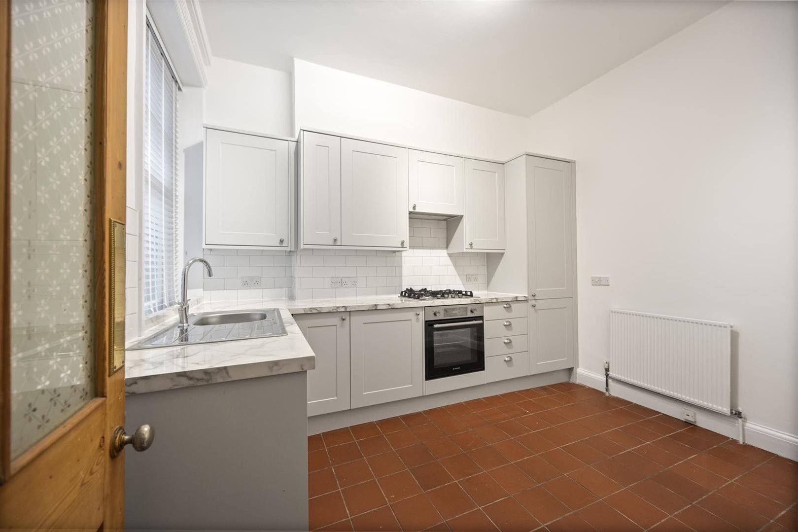 Flat Smyrna Road in Greater London