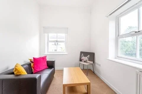 Room Caledonian Square in Greater London