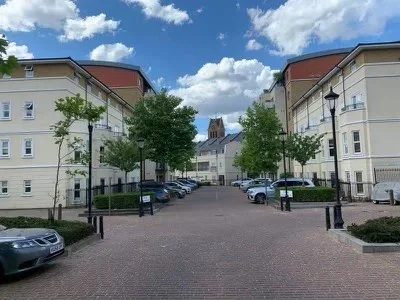Room Caledonian Square in Greater London