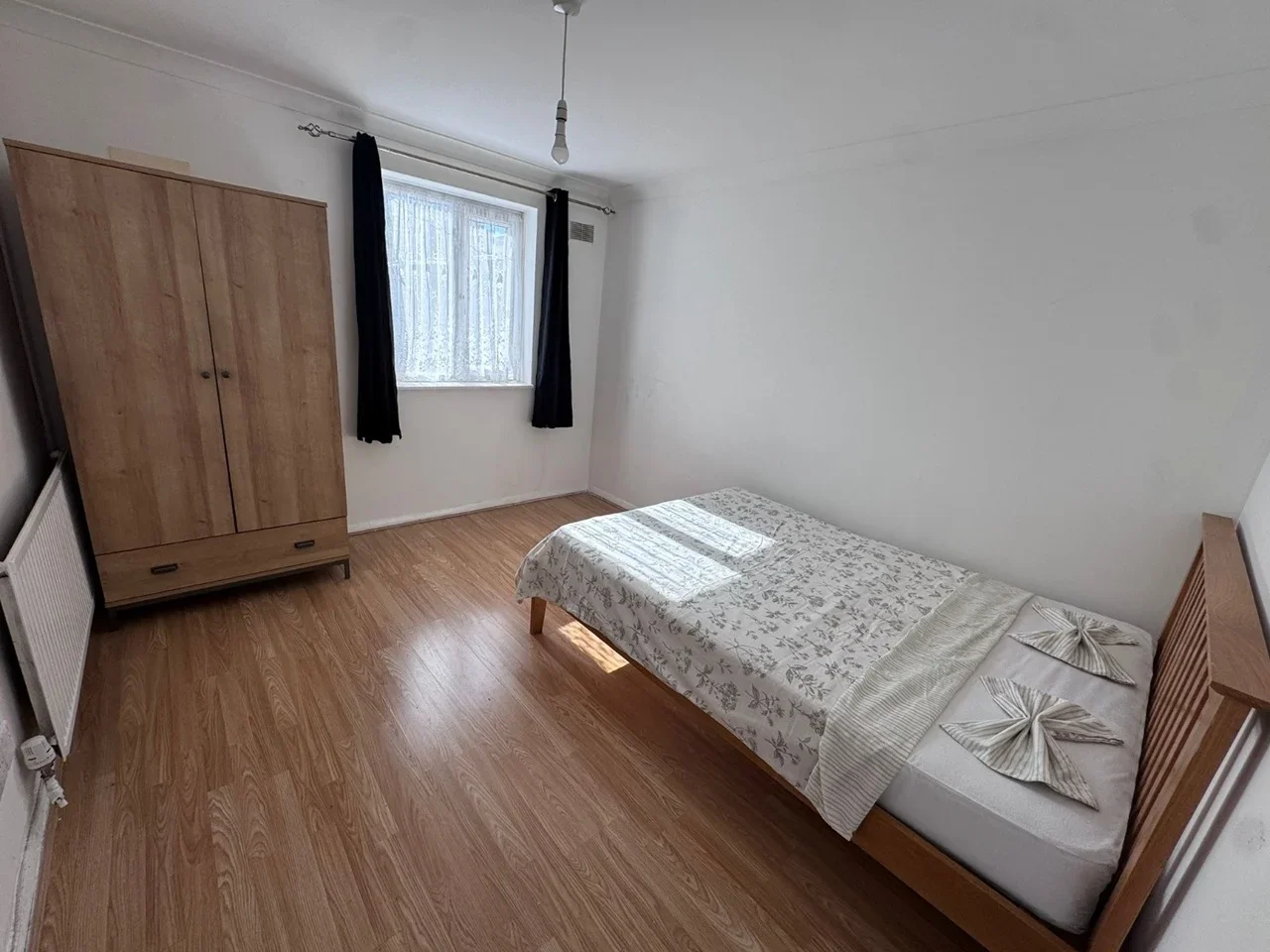 Room Windmill Lane in Greater London