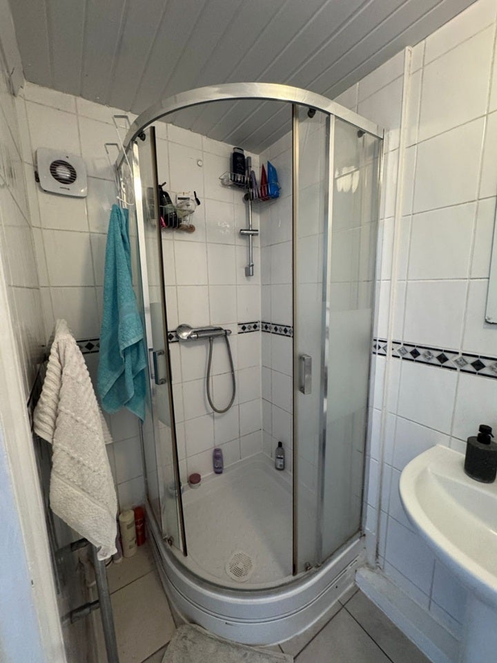 Room Windmill Lane in Greater London