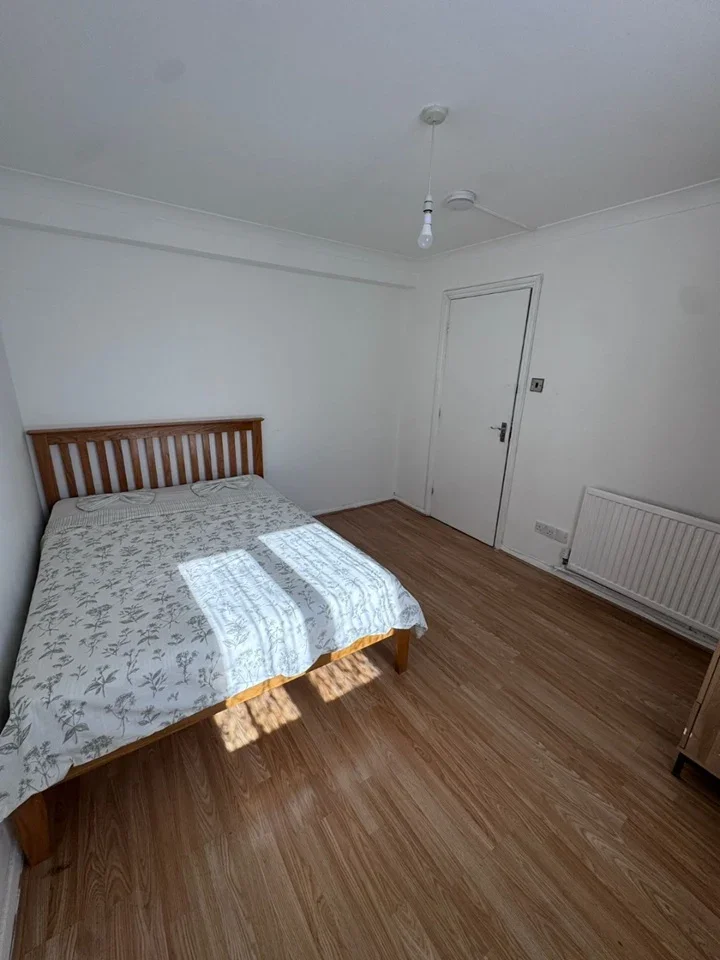 Room Windmill Lane in Greater London