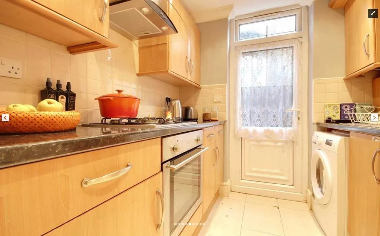 Flat Claude Road in Greater London