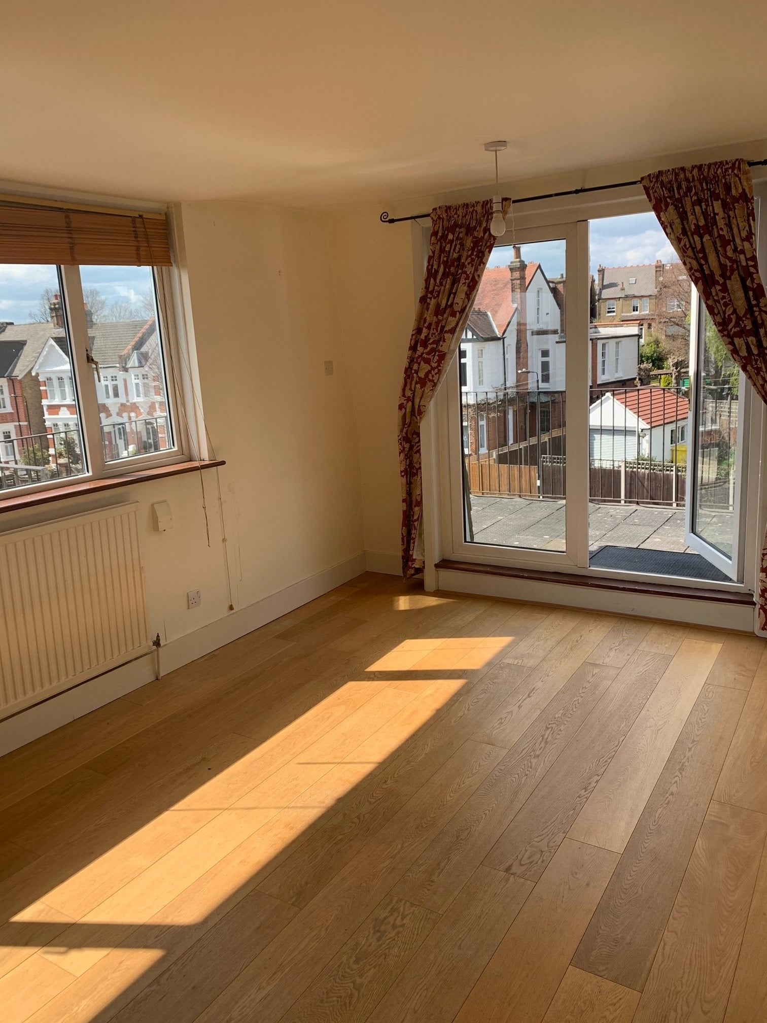 Flat Fox Lane in Greater London