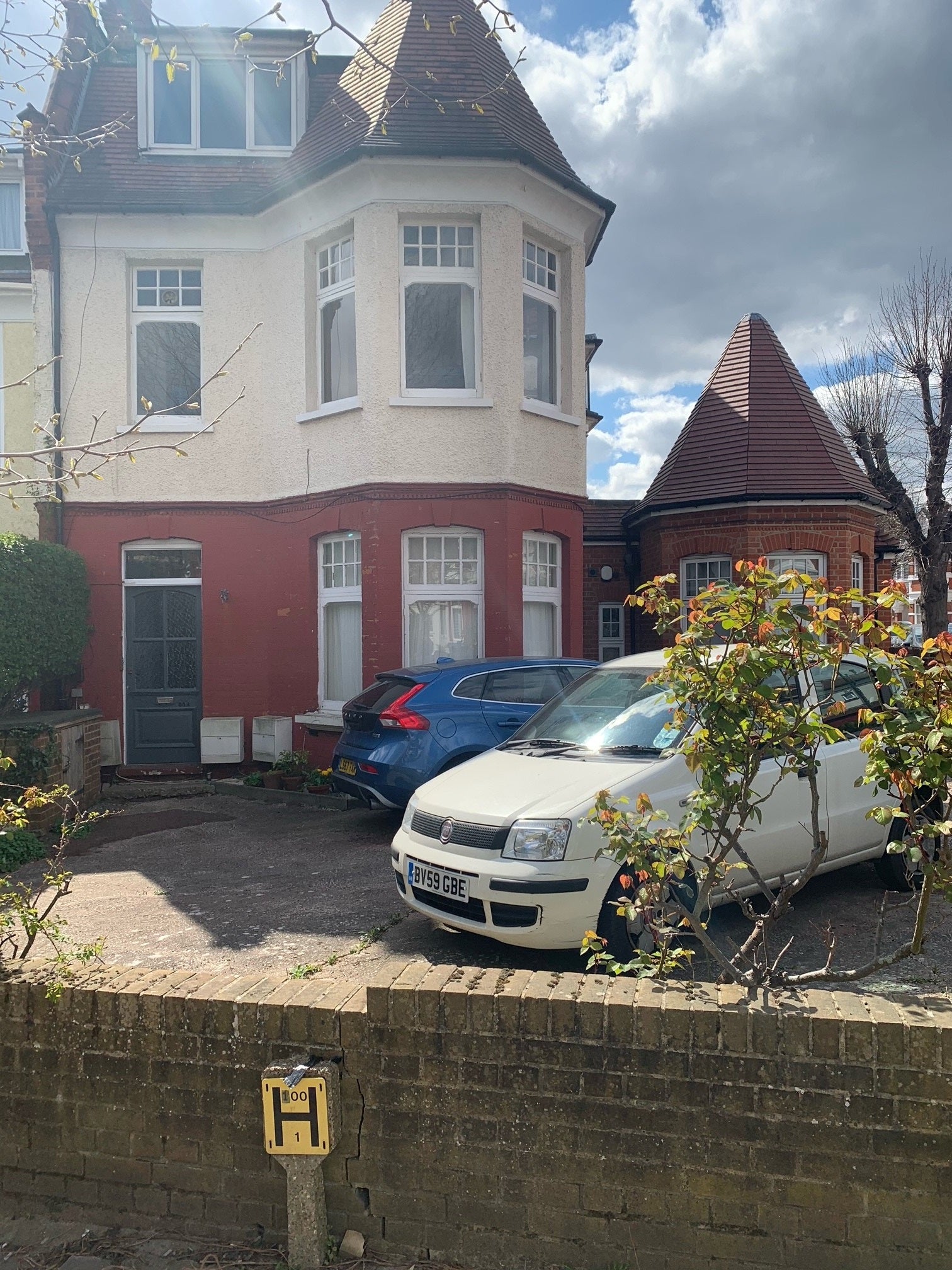 Flat Fox Lane in Greater London