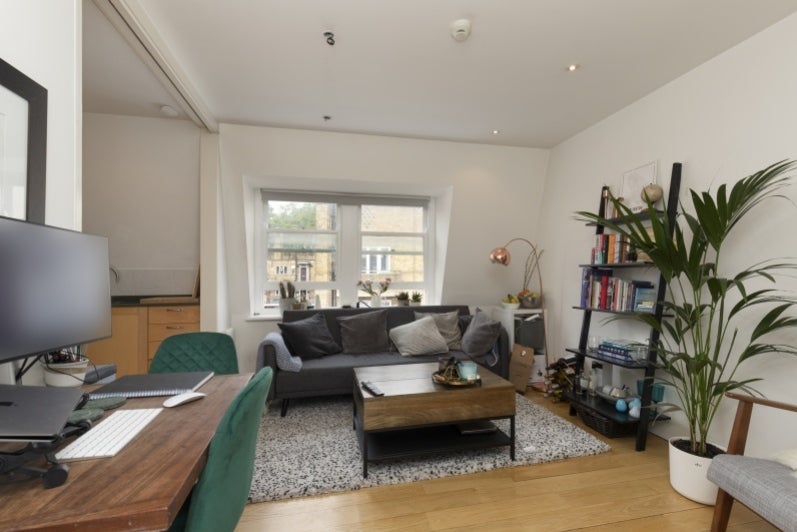 Flat Gaskin Street in Greater London