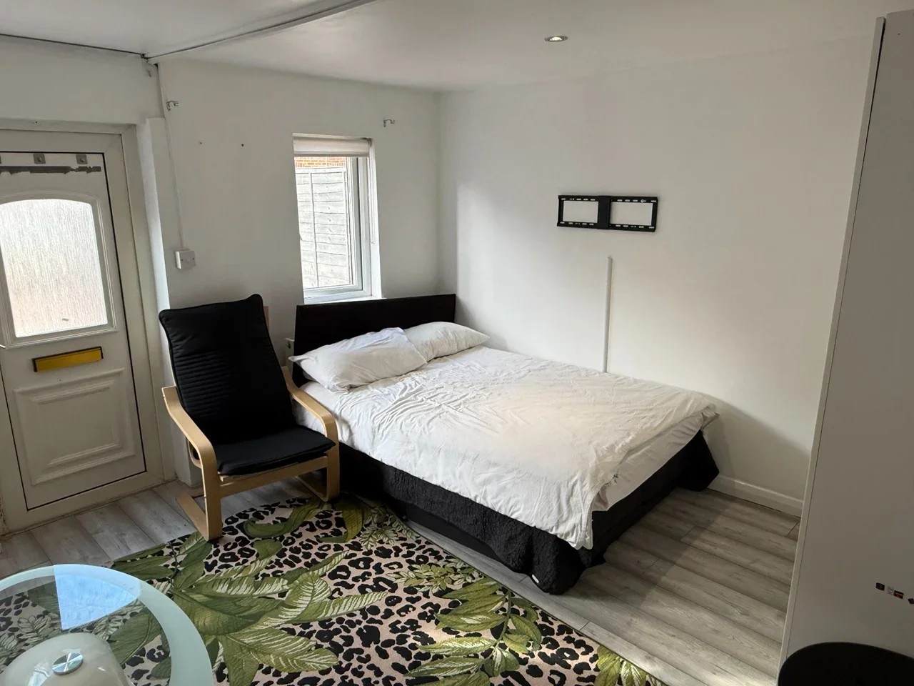 Flat Charville Lane in Greater London