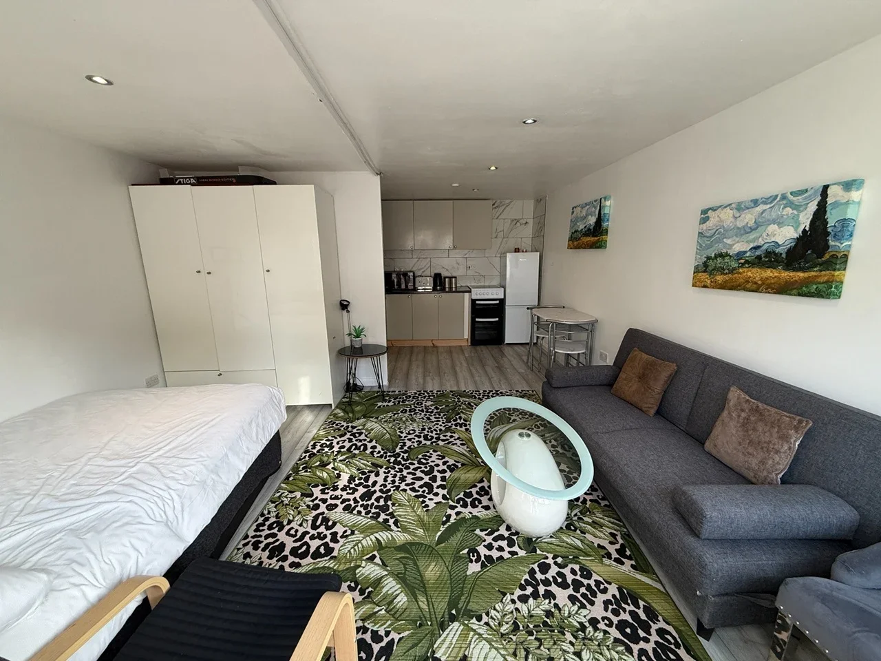 Flat Charville Lane in Greater London
