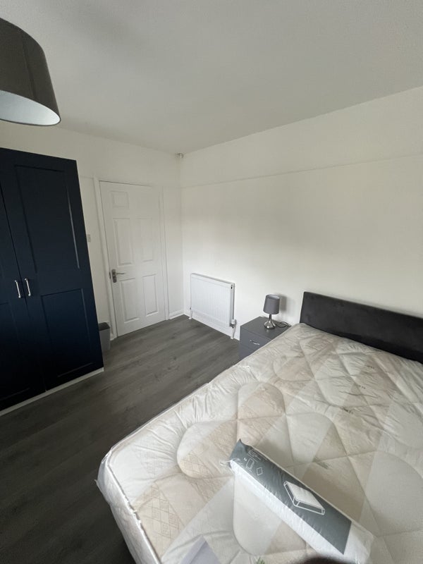 Room St Mary's Crescent in Basildon