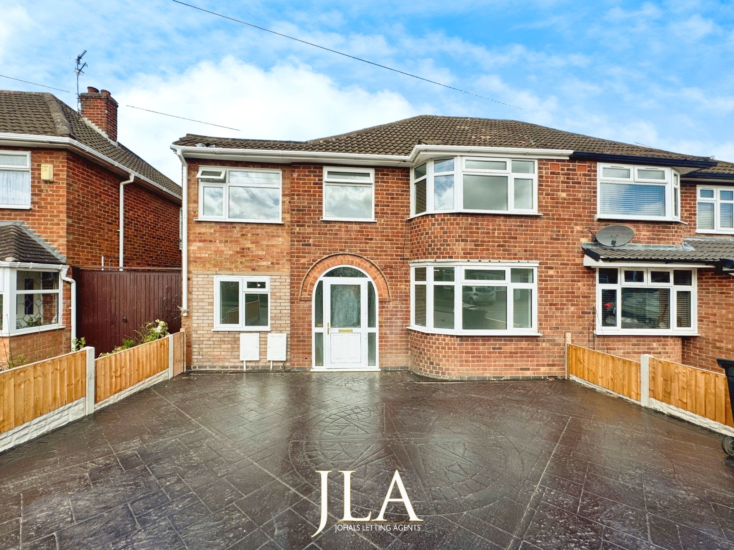 Flat Bramcote Road in Oadby and Wigston