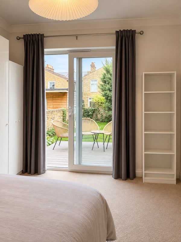 Room Herbert Gardens in Greater London
