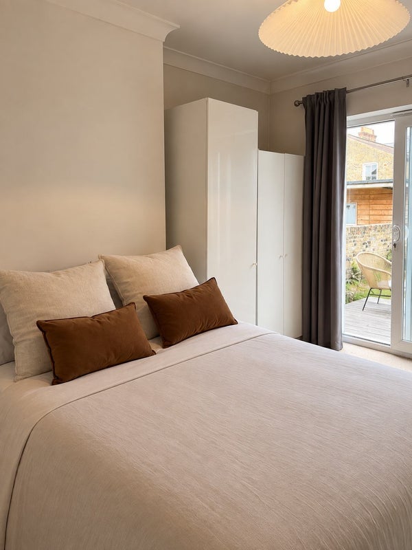 Room Herbert Gardens in Greater London