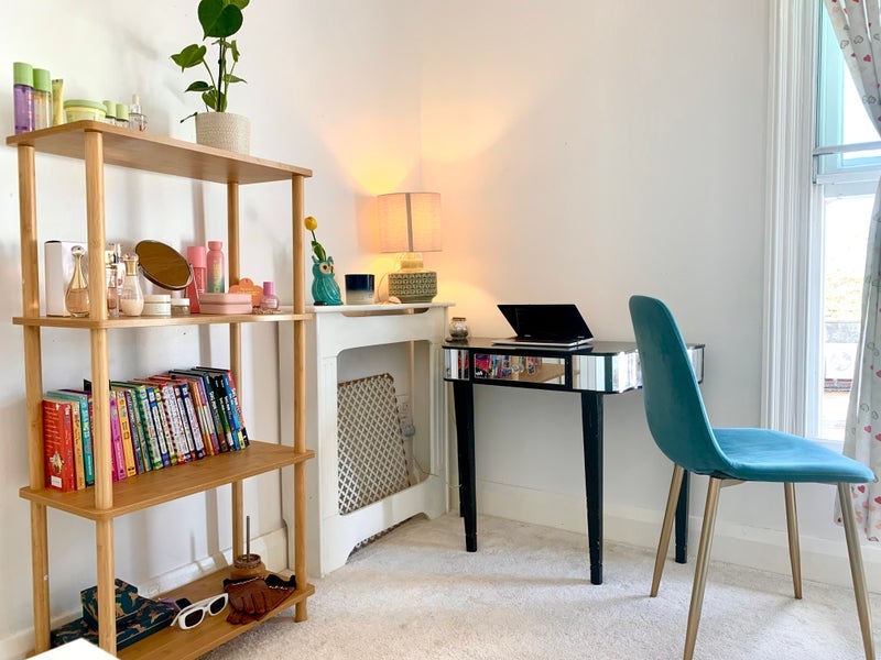 Room Sutton Court Road in Greater London