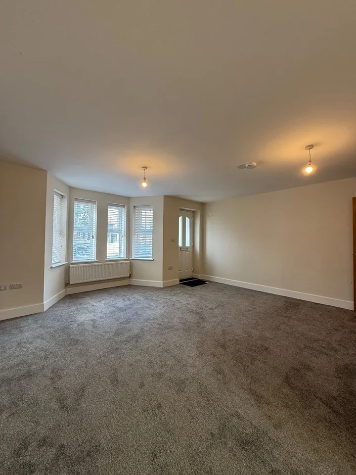 Flat Grosvenor Road in Greater London