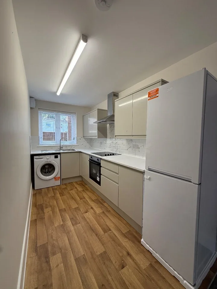 Flat Grosvenor Road in Greater London