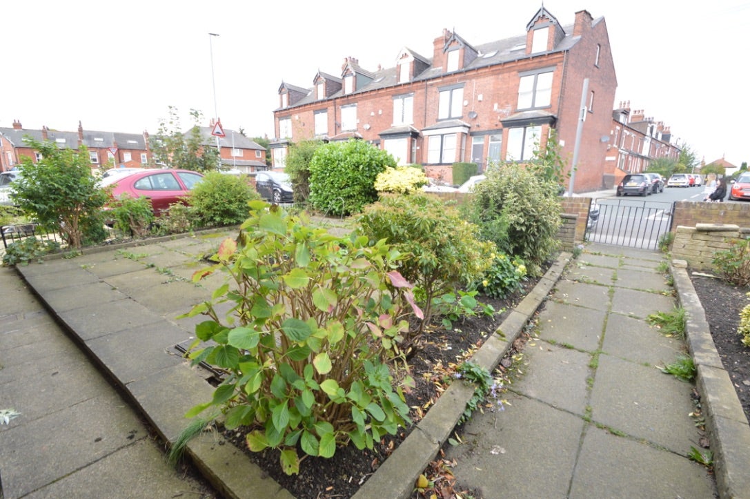 Flat Ash Road in Leeds