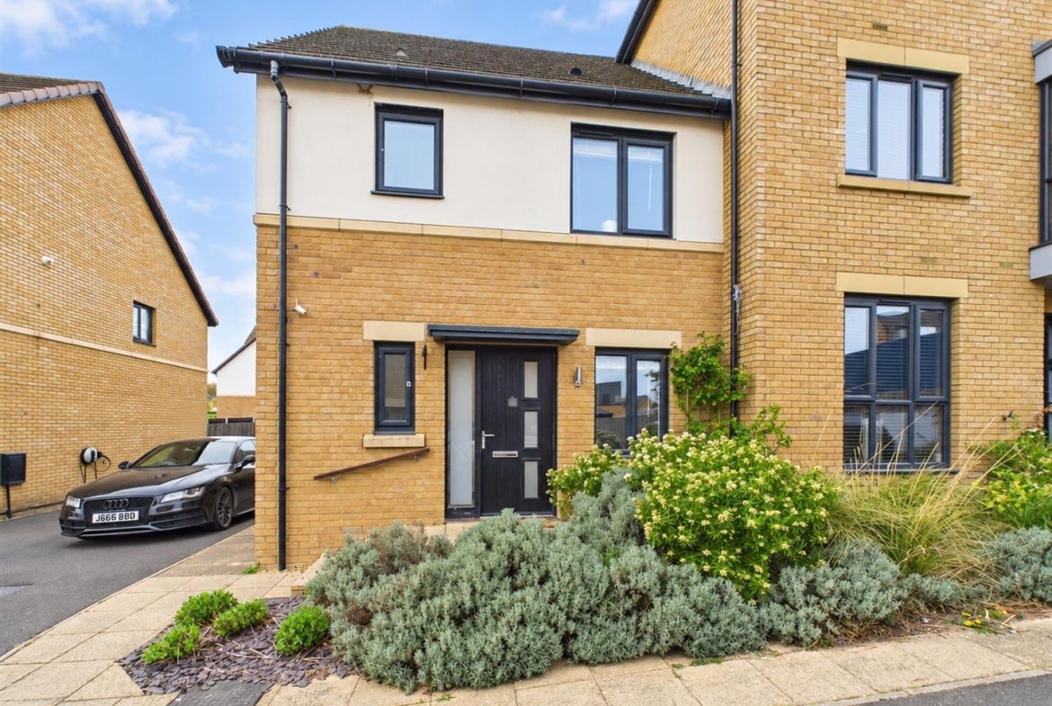 House Chippenham Close in Little Stanion