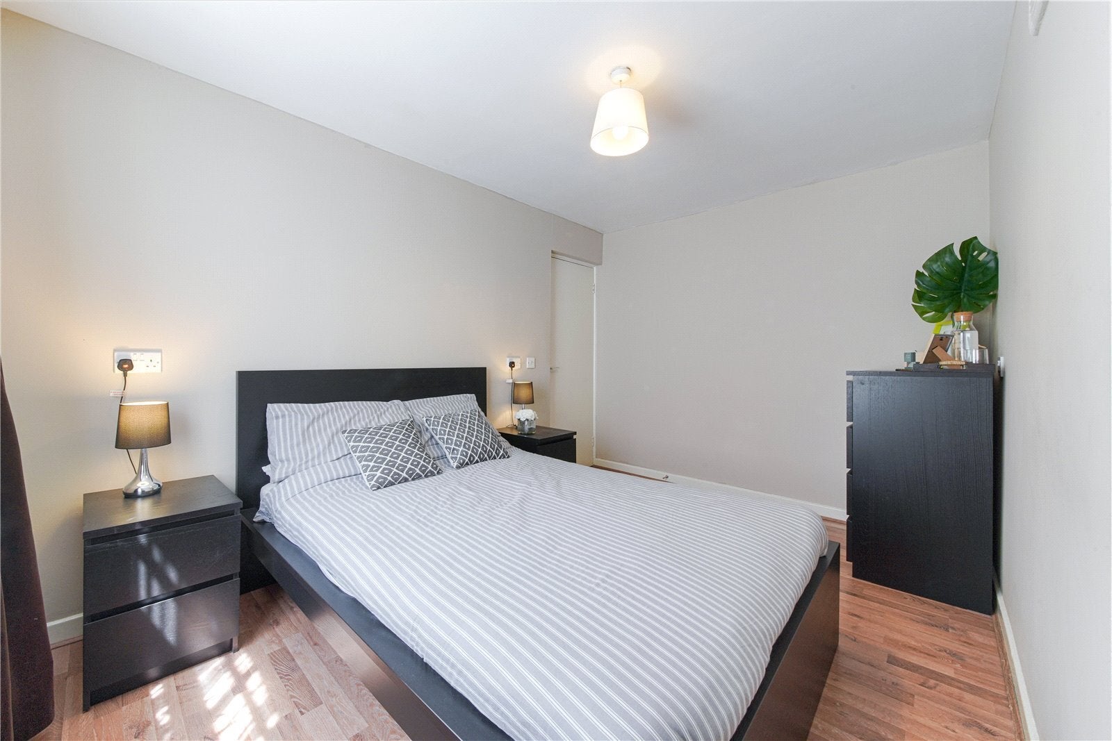 Flat Northdown Street in Greater London