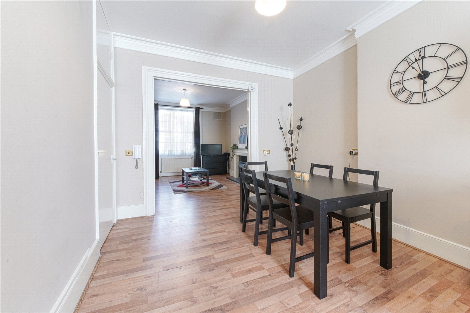 Flat Northdown Street in Greater London