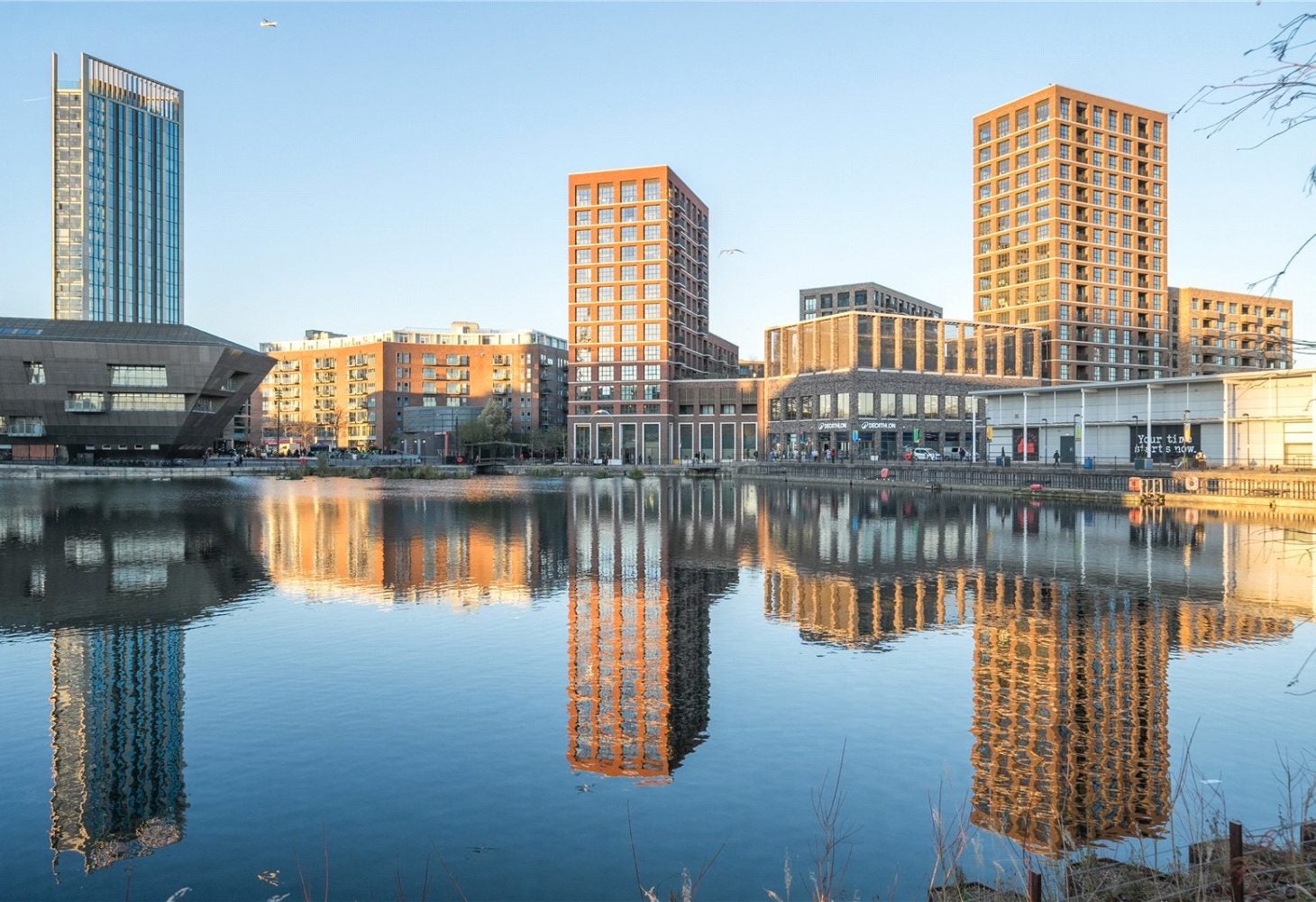 Flat Surrey Quays Road in Greater London