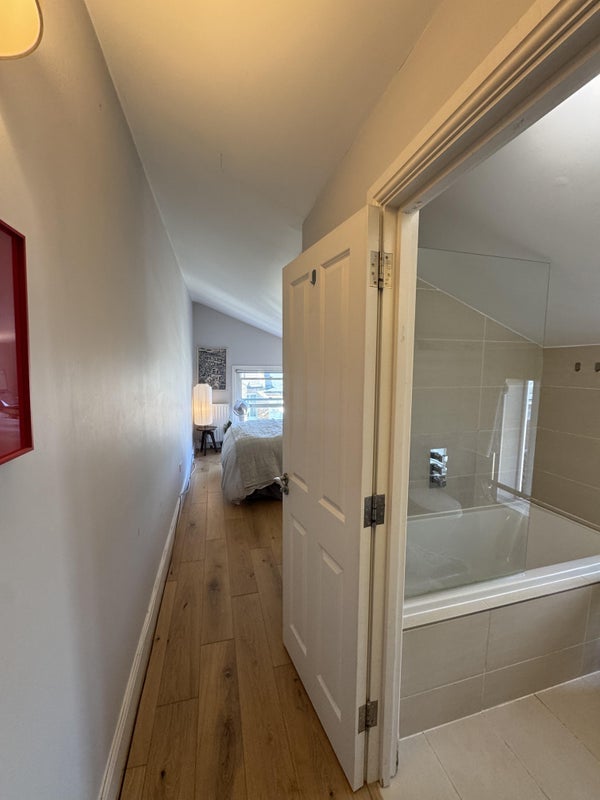 Room Marmion Road in Greater London