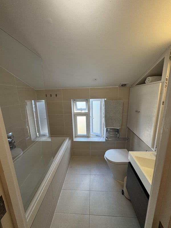 Room Marmion Road in Greater London