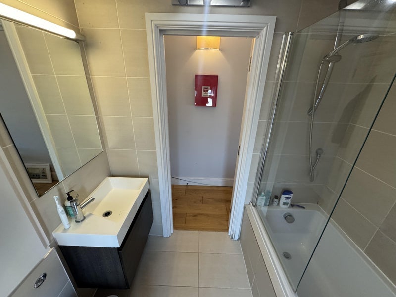 Room Marmion Road in Greater London