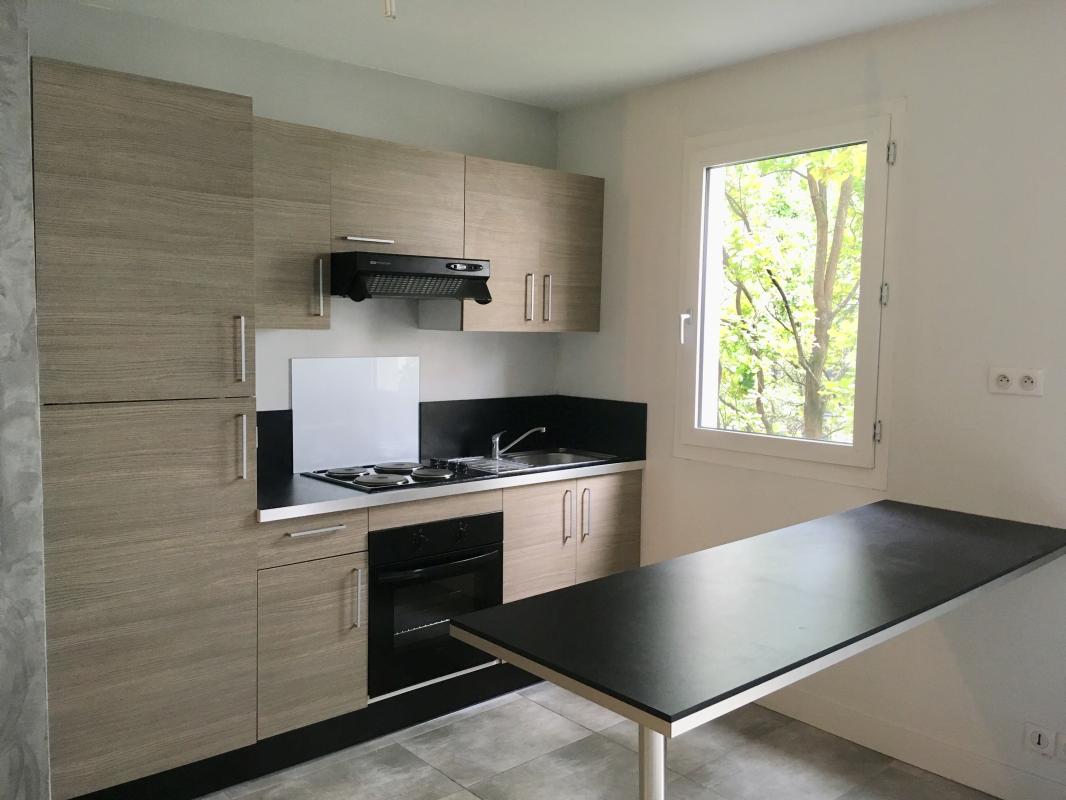 Flat Rue d'Essling in Courbevoie