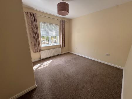 Flat Maybold Crescent in Blunsdon St Andrew