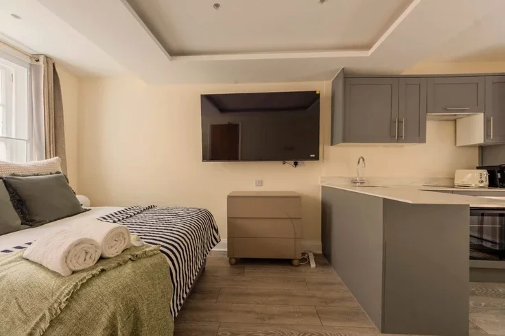 Flat Dering Street in City of Westminster