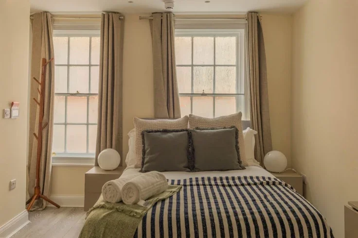 Flat Dering Street in City of Westminster