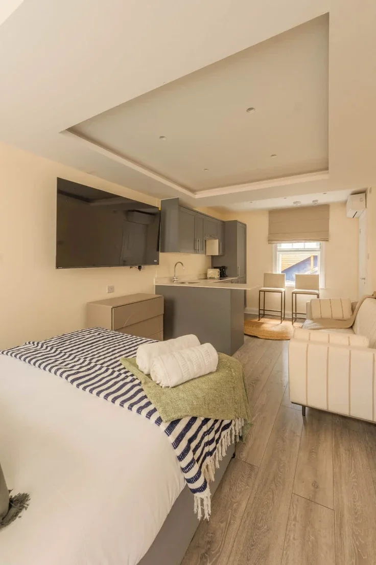 Flat Dering Street in City of Westminster