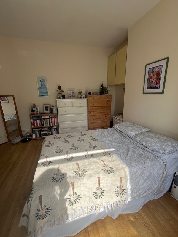 Room Junction Road in Greater London