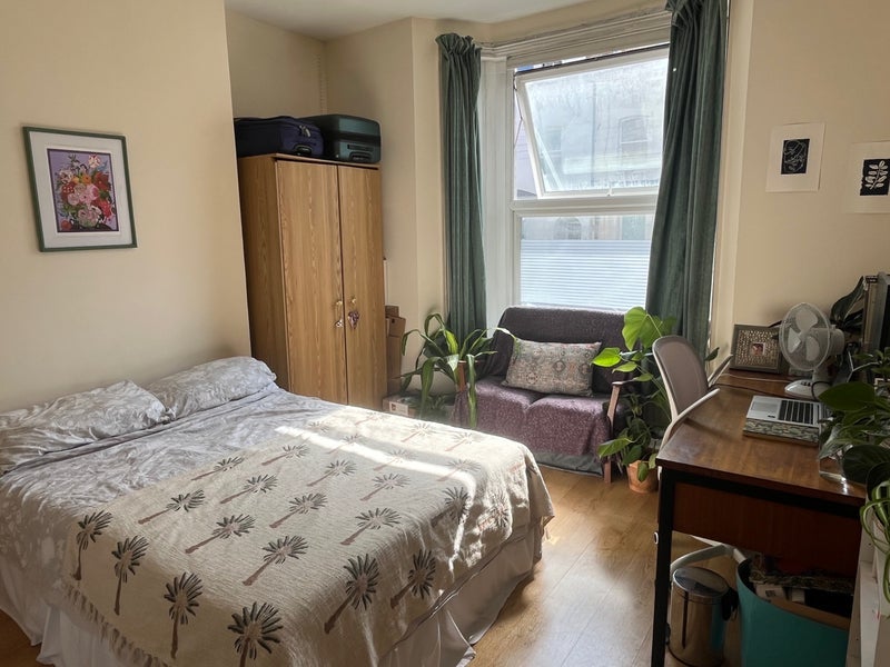 Room Junction Road in Greater London