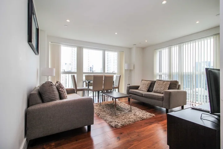 Flat Cassilis Road in Greater London