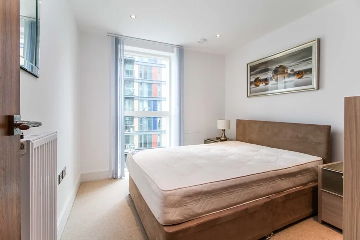Flat Cassilis Road in Greater London