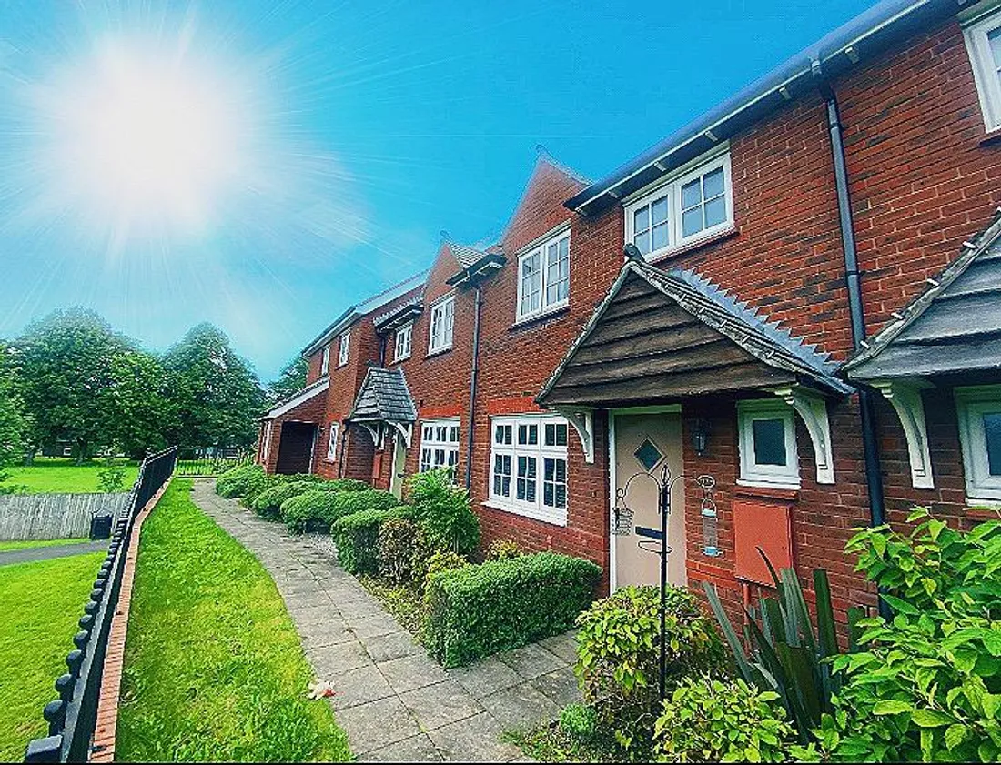 House Ffordd Dol Y Coed in Bryncae