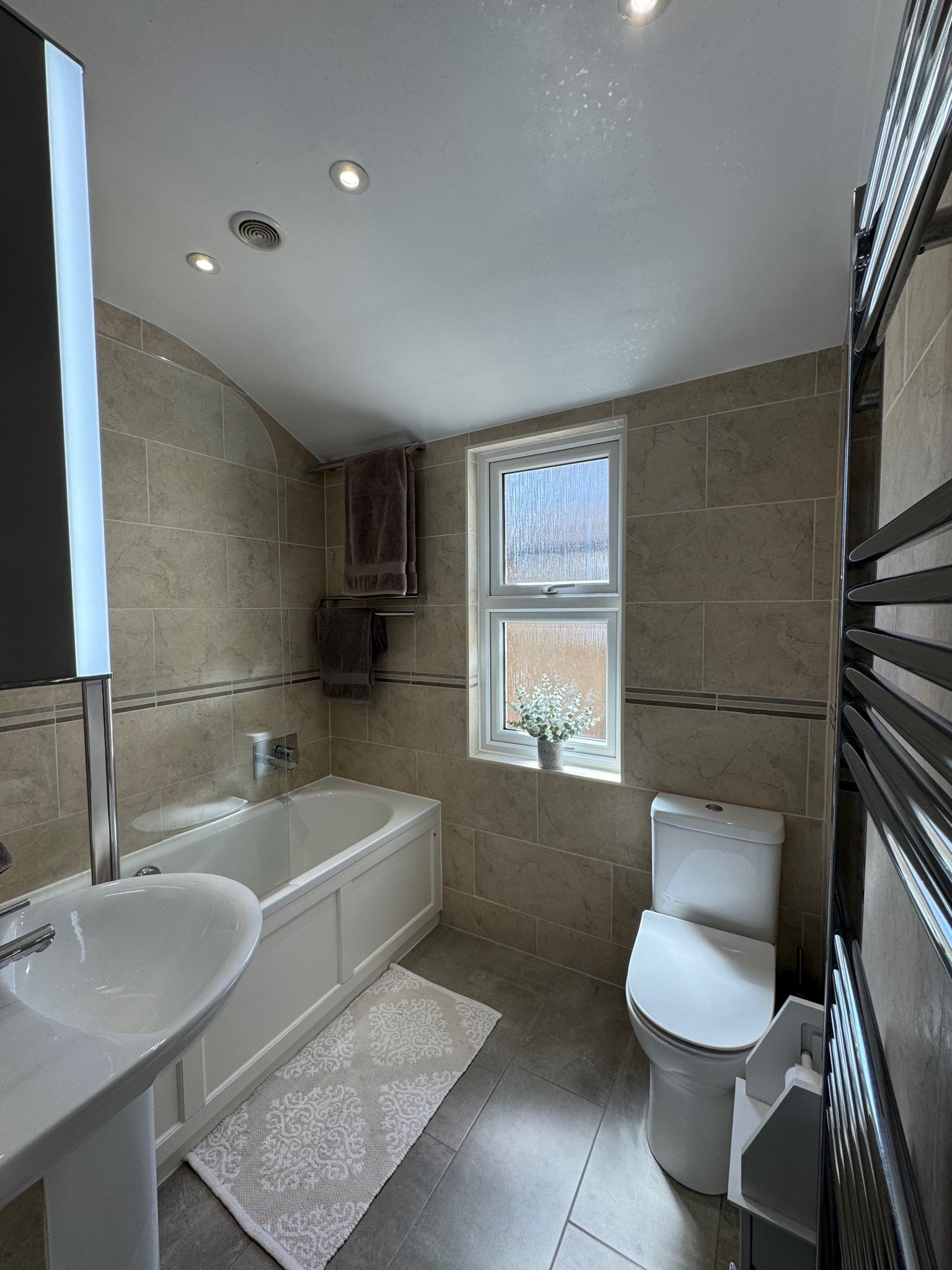 Flat Holbeach Road in Greater London
