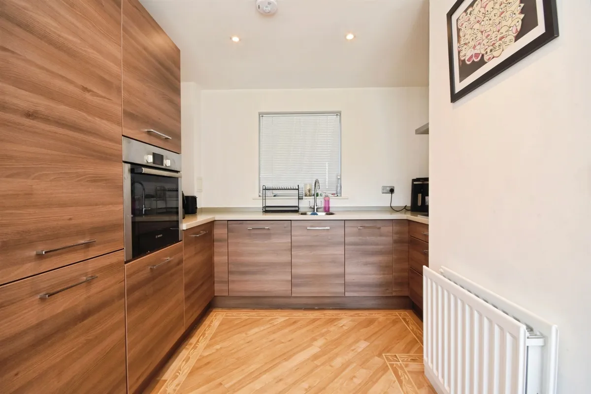 Flat Rollason Way in Brentwood