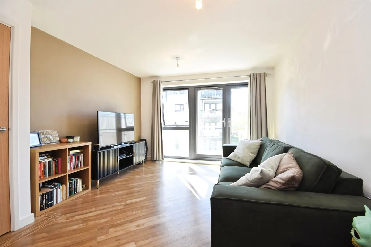 Flat Rollason Way in Brentwood