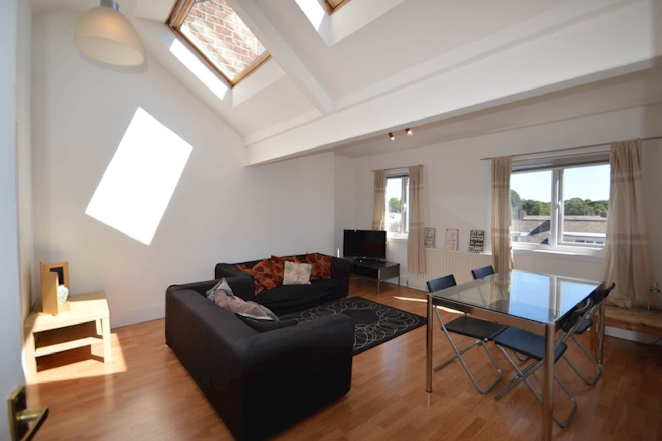 Flat Archbold Terrace in Newcastle upon Tyne