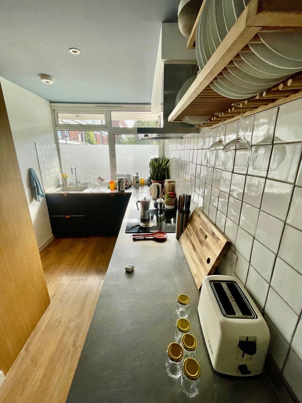 Room Unwin Close in Greater London