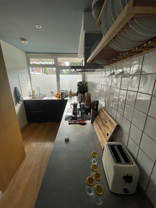 Room Unwin Close in Greater London