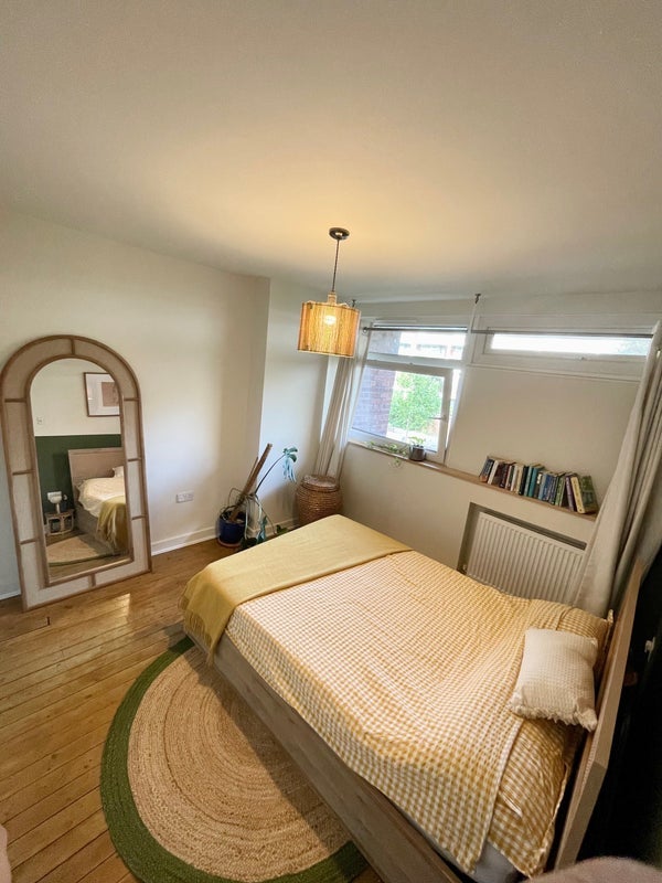 Room Unwin Close in Greater London