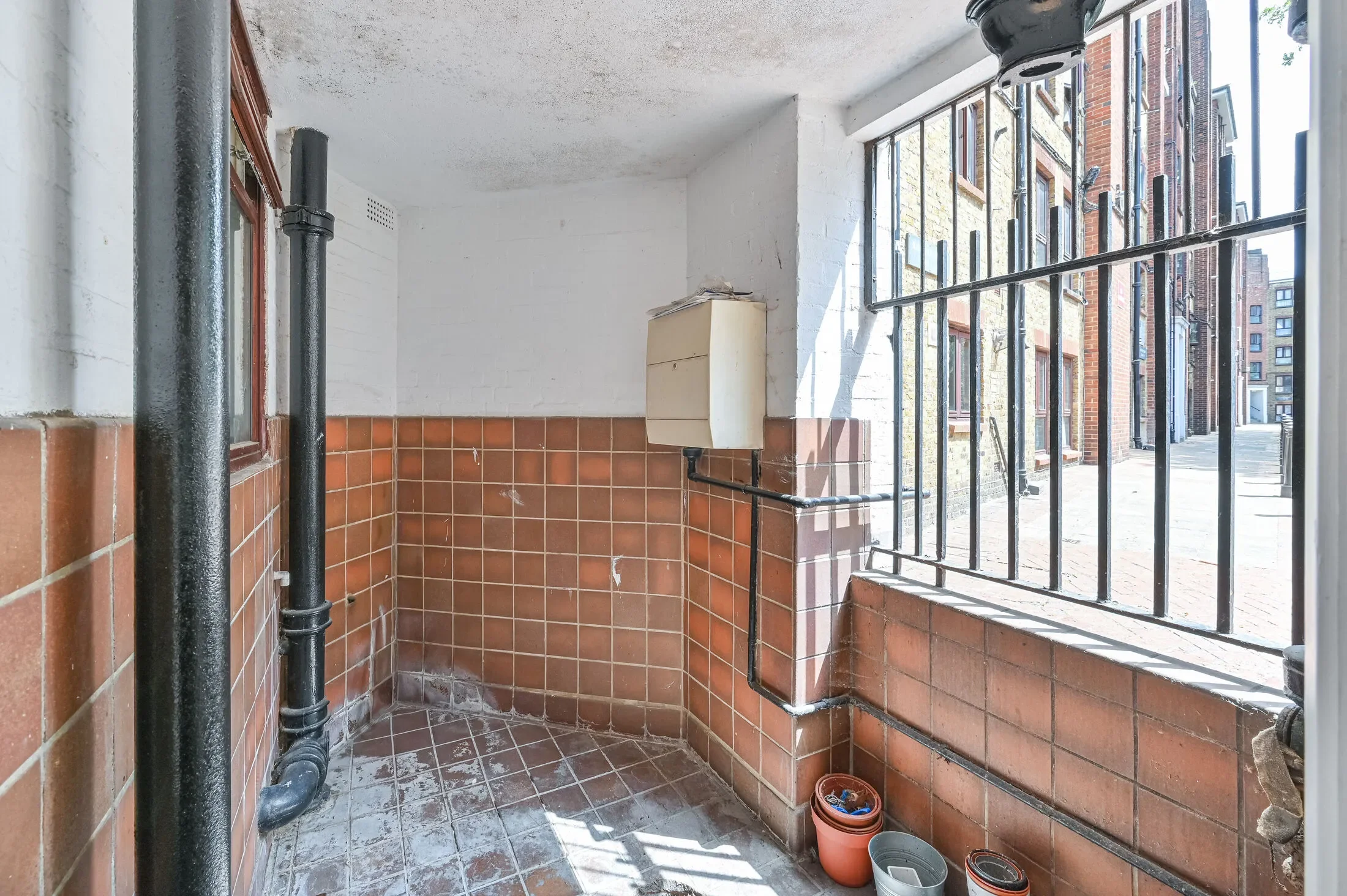 Flat Kintyre Court in Greater London