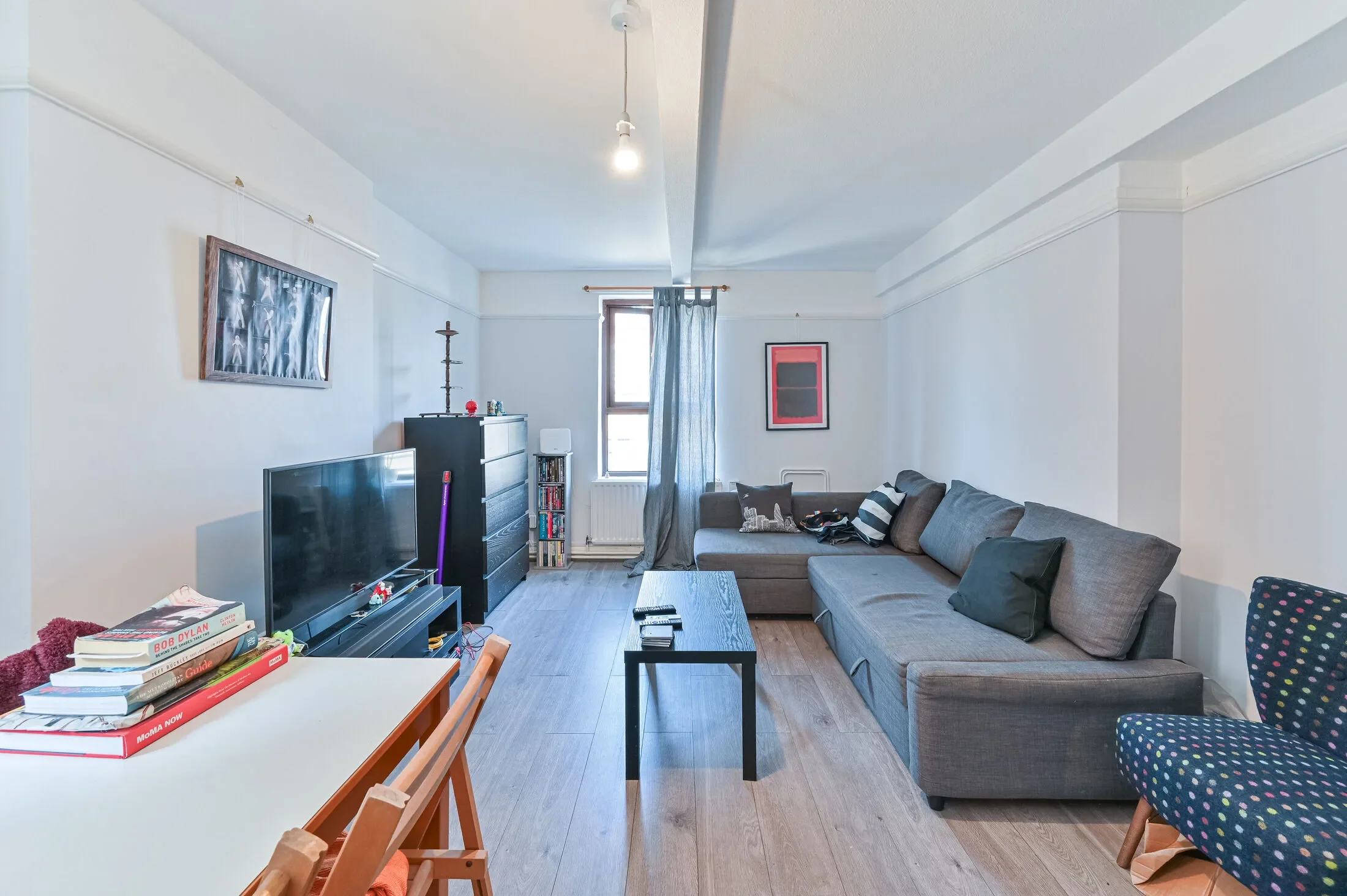 Flat Kintyre Court in Greater London