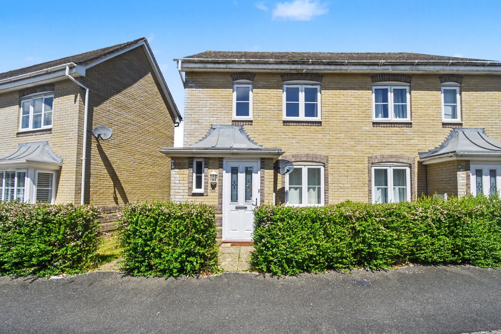House Pewsey Close in Basingstoke and Deane