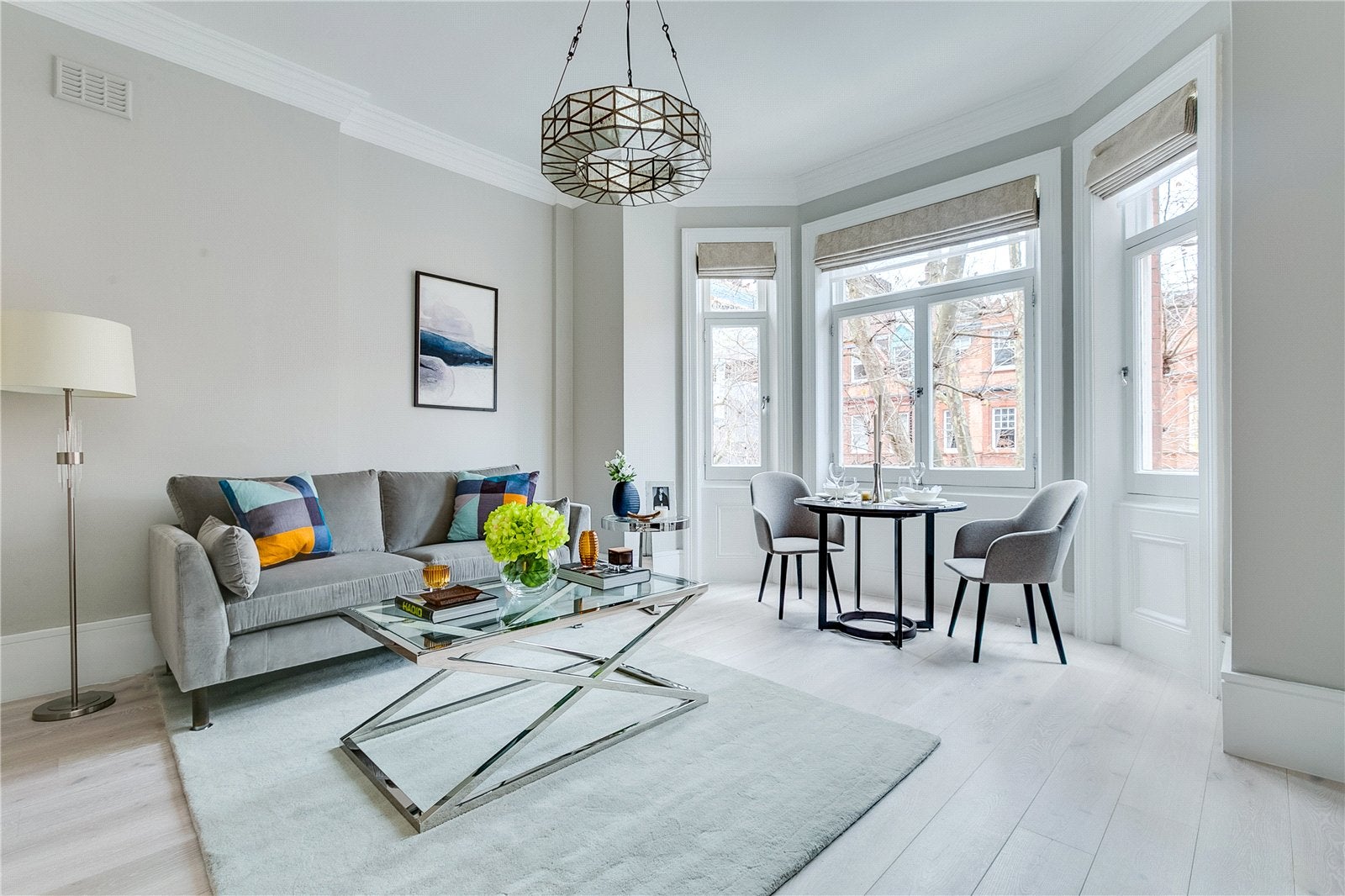 Flat Sloane Gardens in Greater London